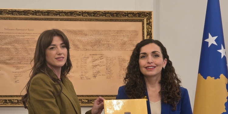 Video e plotë nga ceremonia e dorëzim-pranimit të mandatit të presidentes