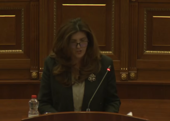 ‘‘E nderuara kryetare e teatrit të përrallave’’, tensione mes Musliut e Albulena Haxhiut