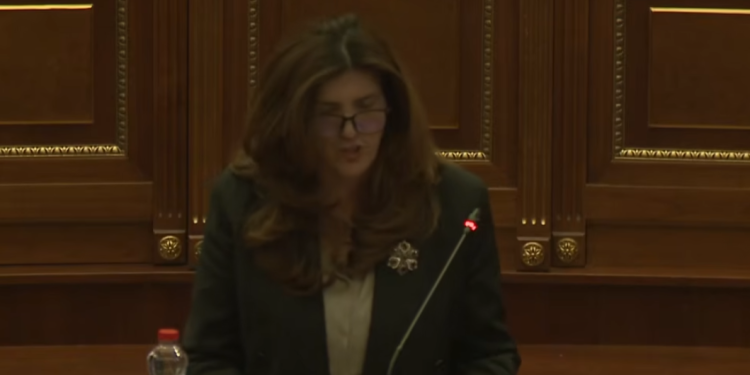 ‘‘E nderuara kryetare e teatrit të përrallave’’, tensione mes Musliut e Albulena Haxhiut