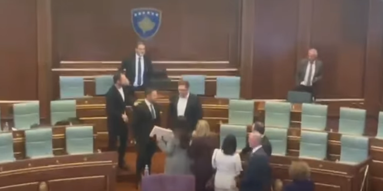 “Mu kthye mos u bo kastravec ktu …”, Besian Mustafa reagon për përplasjen me Egzon Azemin