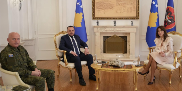 Haxhiu takohet me Maqedoncin e Jasharin, flasin për sfidat aktuale dhe hapat për fuqizimin e FSK-së