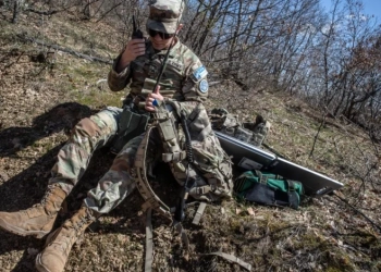 Ushtarët e KFOR-it realizojnë stërvitje për evakuim me helikopter në lindje të Kosovës