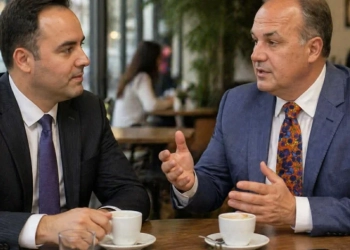 Ekskluzive: Glauk Konjufca takohet me Hoxhajn e PDK-së në një kafe në Prishtinë – pak orë pasi Kurti bëri ofertë për President