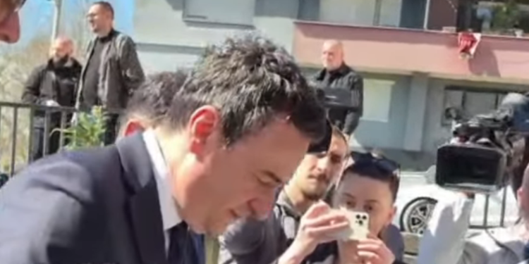 Kryeministri Kurti arrin në veri