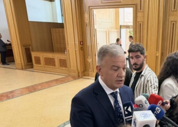 Bardiqi kërkon falje për mesazhin skandaloz: Fjala “karate” ishte në thonjëza, e përdora me sarkazëm