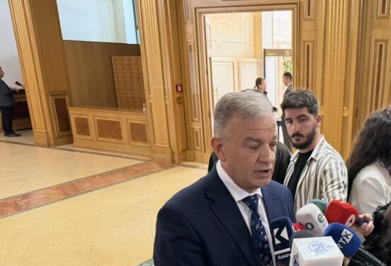 Bardiqi kërkon falje për mesazhin skandaloz: Fjala “karate” ishte në thonjëza, e përdora me sarkazëm