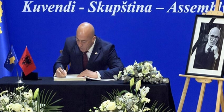 Haradinaj shkruan në Librin e Zisë për Rexhep Qosjen