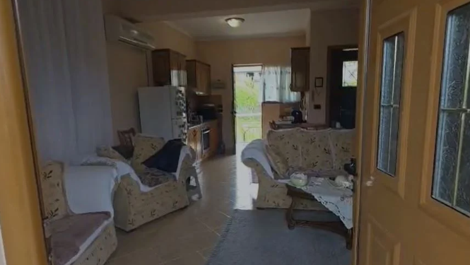 Fier: Gjendet i vdekur hajni brenda shtëpisë – i mbeti trupi në dritare