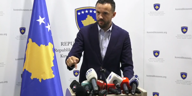 Tahiri: Kurti është njeri që prodhon vetëm drama