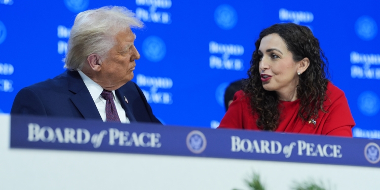 ​”Sponsor i kësaj marrëveshjeje është ish presidentja e Kosovës “- Përplasja pozitë-opozitë bllokon votimin për Bordin e Paqes