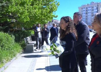 Vjosa Osmani refuzon të komentojë për çështjen e presidentit gjatë homazheve