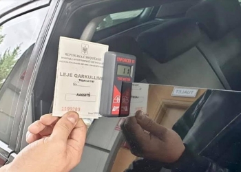 Nis lëshimi i vërtetimeve për xhamat e errësuar në automjete: Ja sa kushton procedura