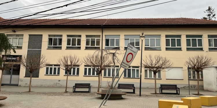 12-vjeçarja goditet nga një veturë afër shkollës, reagon ashpër nëna e saj: Policia arriti pas rreth 1 ore
