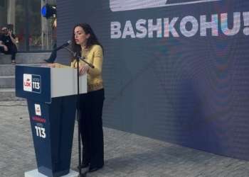 Presidentja Osmani nuk e harron luftën për liri, i përkujton në Kaçanik gratë e rëna për liri