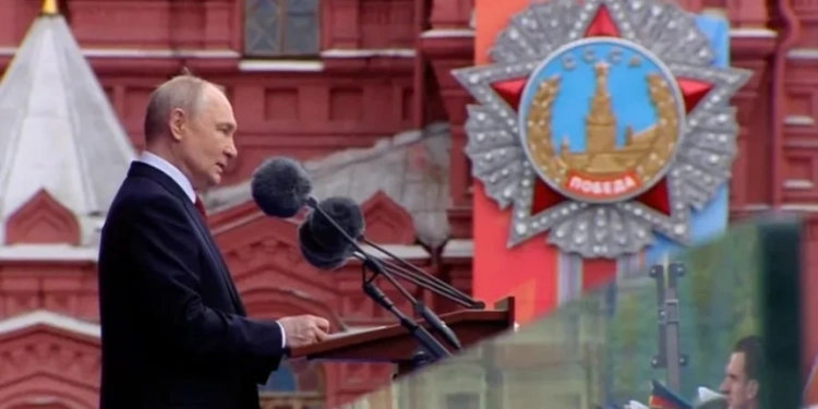 Putin sulmon NATO-n gjatë paradës së Ditës së Fitores në Moskë