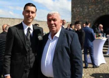 Ditë feste në Gllogjan, djali i heroit Shkëlzen Haradinaj i jep fund beqarisë