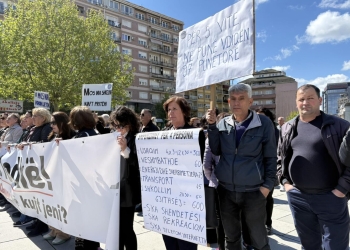 “Muaji s’po del me këtë pagë” – punëtorët e sektorit privat të zhgënjyer