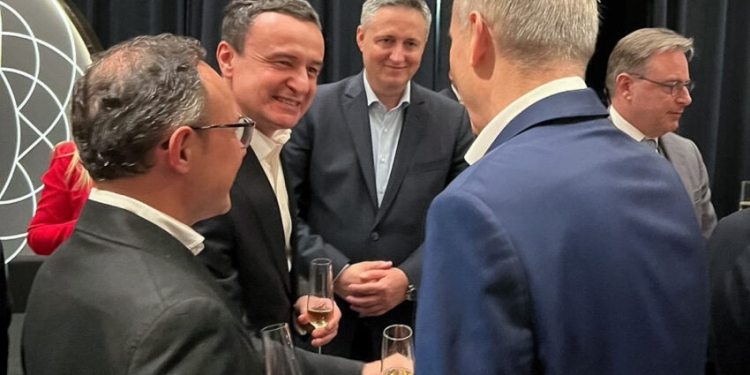 Kurti në darkën zyrtare të Samitit EPC, takohet me liderë evropianë
