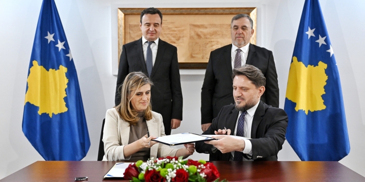 Nënshkruhet marrëveshja për rindërtimin e Xhamisë së Ibrit, e djegur në luftë