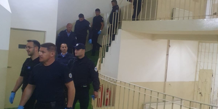 Aksion i madh në Burgun e Dubravës, bastisen të gjitha dhomat e të burgosurve