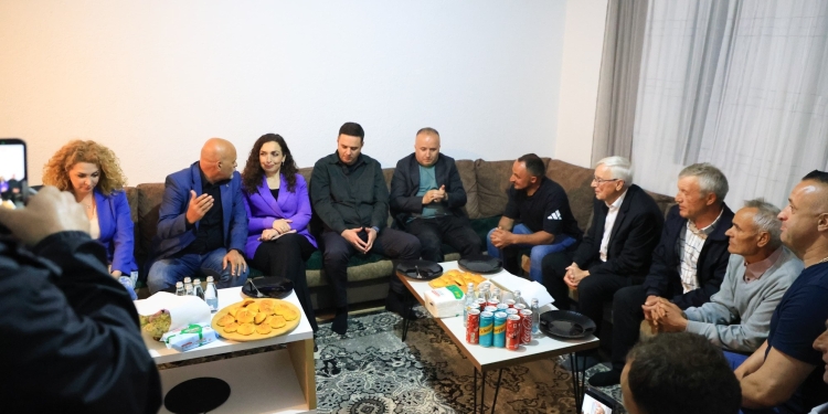 Osmani e Abdixhiku bashkë në Hajvali: Çaj e zemër të hapur shqiptare