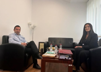 “Kënaqësi e atmosferë miqësore”, Dimal Basha ‘harron’ akuzat për mafi të betonit kundër bizneseve të familjes Grainca
