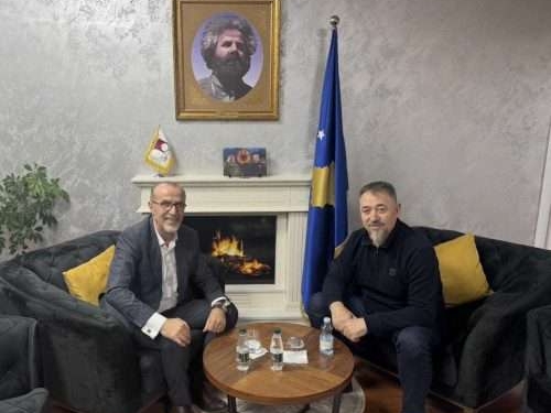 Bekim Haxhiu i del në përkrahje Sami Lushtakut: Kur një udhëheqës lufte quhet “Sami Serbia”, duhet mendohen pasojat e fjalëve