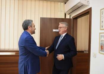 Shefi i OSBE-së takohet me Radoniqin: Zgjedhjet transparente varen nga institucionet e forta