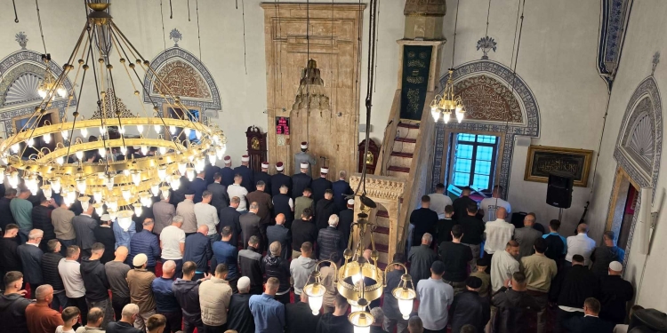 Liderët urojnë qytetarët për Kurban Bajram, bëjnë thirrje për solidaritet dhe respektin për njëri-tjetrin
