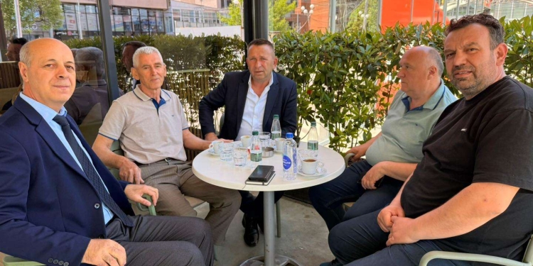 Rama nis ditën me vëllain e Kadri Veselit: Presim ditën kur kafenë do ta pimë bashkë me ta