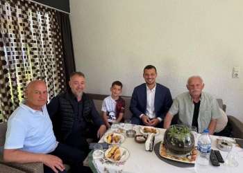 Endrit Thaçi e Sami Lushtaku i shkojnë në vizitë për festën e Bajramit, komandantit Jetullah Geci