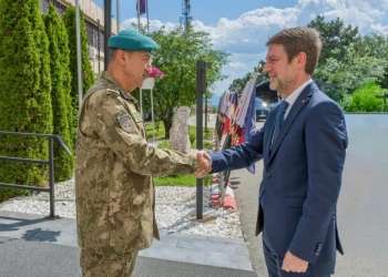 Komandanti i KFOR-it takon Ferit Hoxhën, siguria në Kosovë dhe roli i NATO-s në fokus