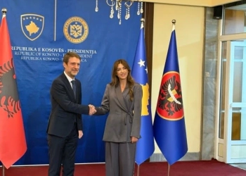 Kryediplomati shqiptar arrin në Presidencë, pritet nga Haxhiu