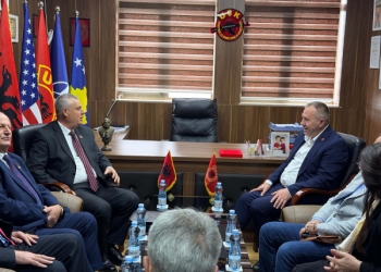 ​Prefekti i Tiranës për katërshen e UÇK-së: Dhjetë milionë shqiptarë presin drejtësi për çlirimtarët