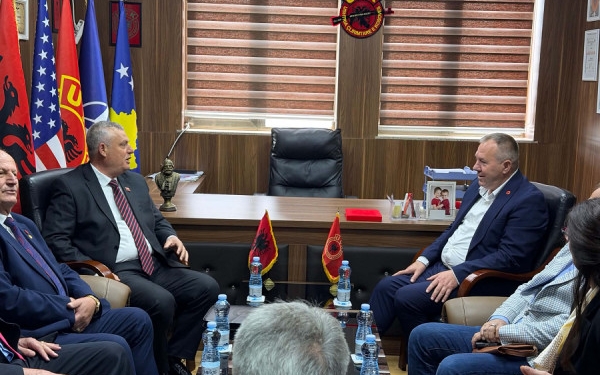 ​Prefekti i Tiranës për katërshen e UÇK-së: Dhjetë milionë shqiptarë presin drejtësi për çlirimtarët