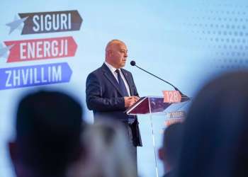 AAK’ja zgjedh Ardian Gjinin kryetar të ri, Haradinaj emërohet kryetar nderi