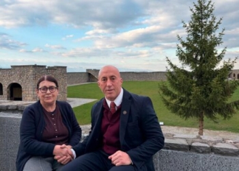 Ramush Haradinaj feston ditëlindjen e nënës, dedikimi i tij prekës në Facebook