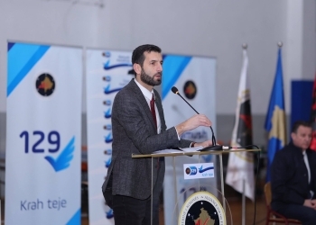 Demhasaj pas fotos së Kurtit me Mickoskin: Përçarësi më i madh i shqiptarëve gjithandej