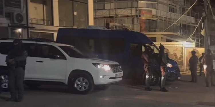 Bastisje, protesta në rrugë dhe Njësi Speciale me maska: Çfarë ndodhi mbrëmë në Skënderaj?