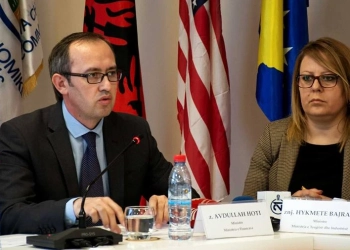 Mungesa e Hotit dhe Hykmete Bajramit në mbledhjen e këshillit, deklarohet Lumir Abdixhiku