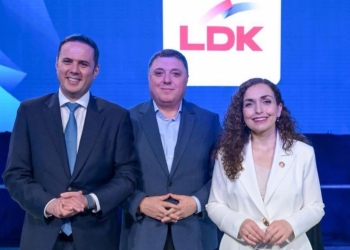Ish-deputeti i PD-së aderon në LDK, prezantohet nga Vjosa e Lumiri