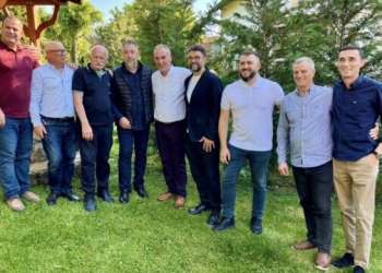 Behrami publikon fotografi me Lushtakun, Limajn e të tjerë: Përhajër Bajrami nga Buroja