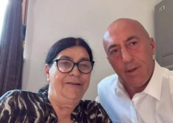Në krah me nënën Rukë, Ramush Haradinaj uron Kurban Bajramin