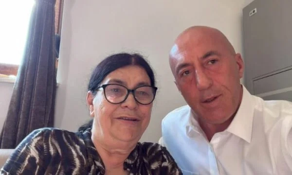 Në krah me nënën Rukë, Ramush Haradinaj uron Kurban Bajramin