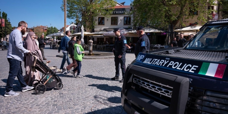 KFOR: Karabinierët zhvillojnë patrulla në Prizren për të garantuar sigurinë