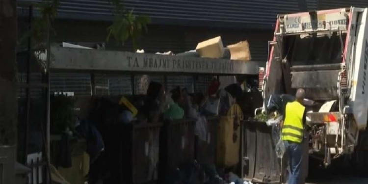 Prishtina kundërmon nga mbeturinat