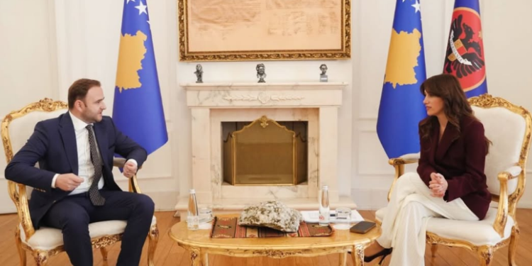 Njeriu i Qeverisë Kurti, i arrestuar për keqpërdorim detyre, pritet në presidencë pas postit të rëndësishëm që mori