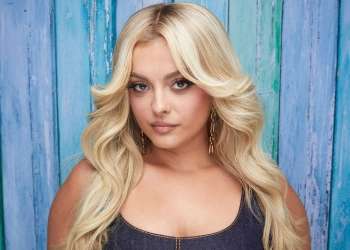 Studentët shqiptarë në Maqedoninë e Veriut protestojnë për gjuhën shqipe, reagon Bebe Rexha: Shqipja është pjesë e identitetit tonë