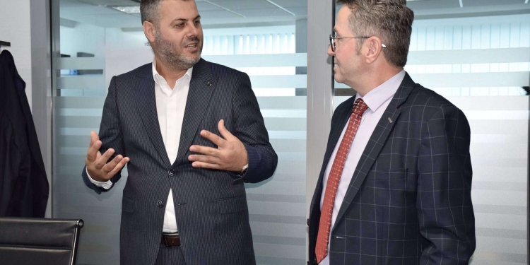 Qesharake | Zëvendësministri i Kurtit dërgon komunikatë, njofton se vizitoi zyrat e ministrisë ku punon