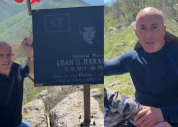 Haradinaj me bashkëluftëtar ngjitet në vendin ku ra Luani, bashkë me të edhe Lladrovci